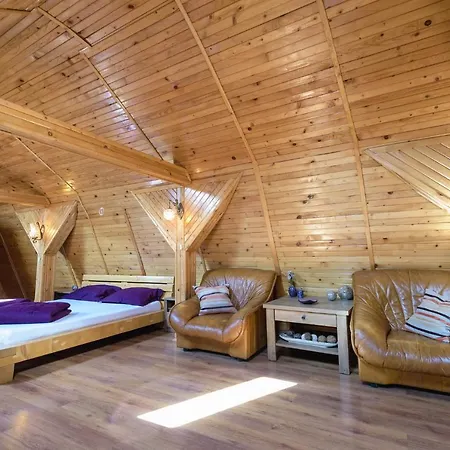 ホームステイ Wooden Attic ブラショフ